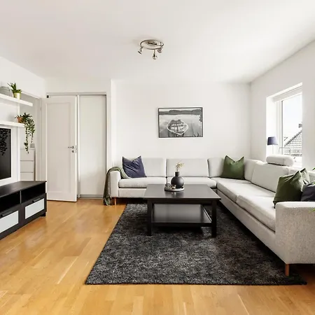 Modern And Spacious Apt In Historic Area Of