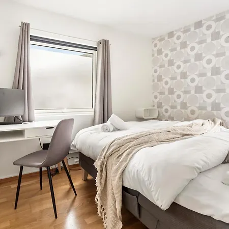 Modern And Spacious In Historic Area Of Apartamento Bergen