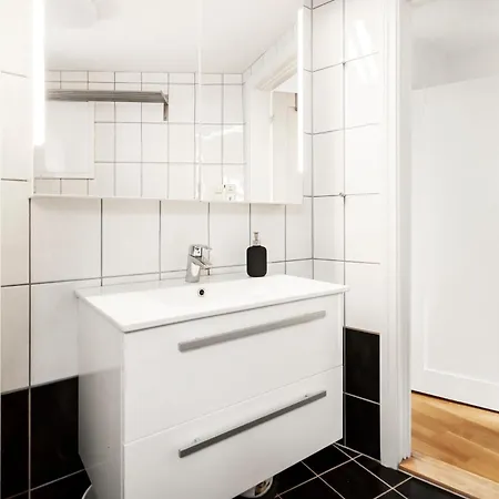 Modern And Spacious In Historic Area Of Leilighet Bergen