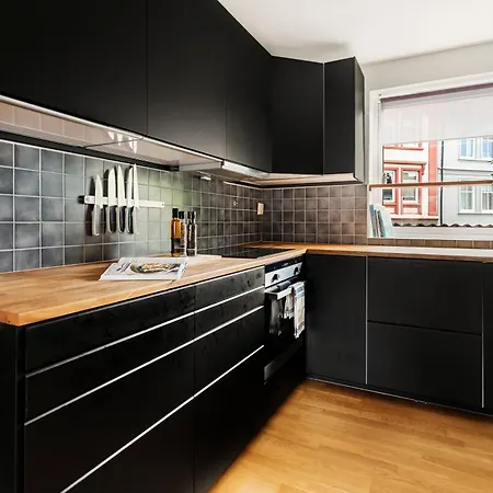 Modern And Spacious In Historic Area Of Leilighet